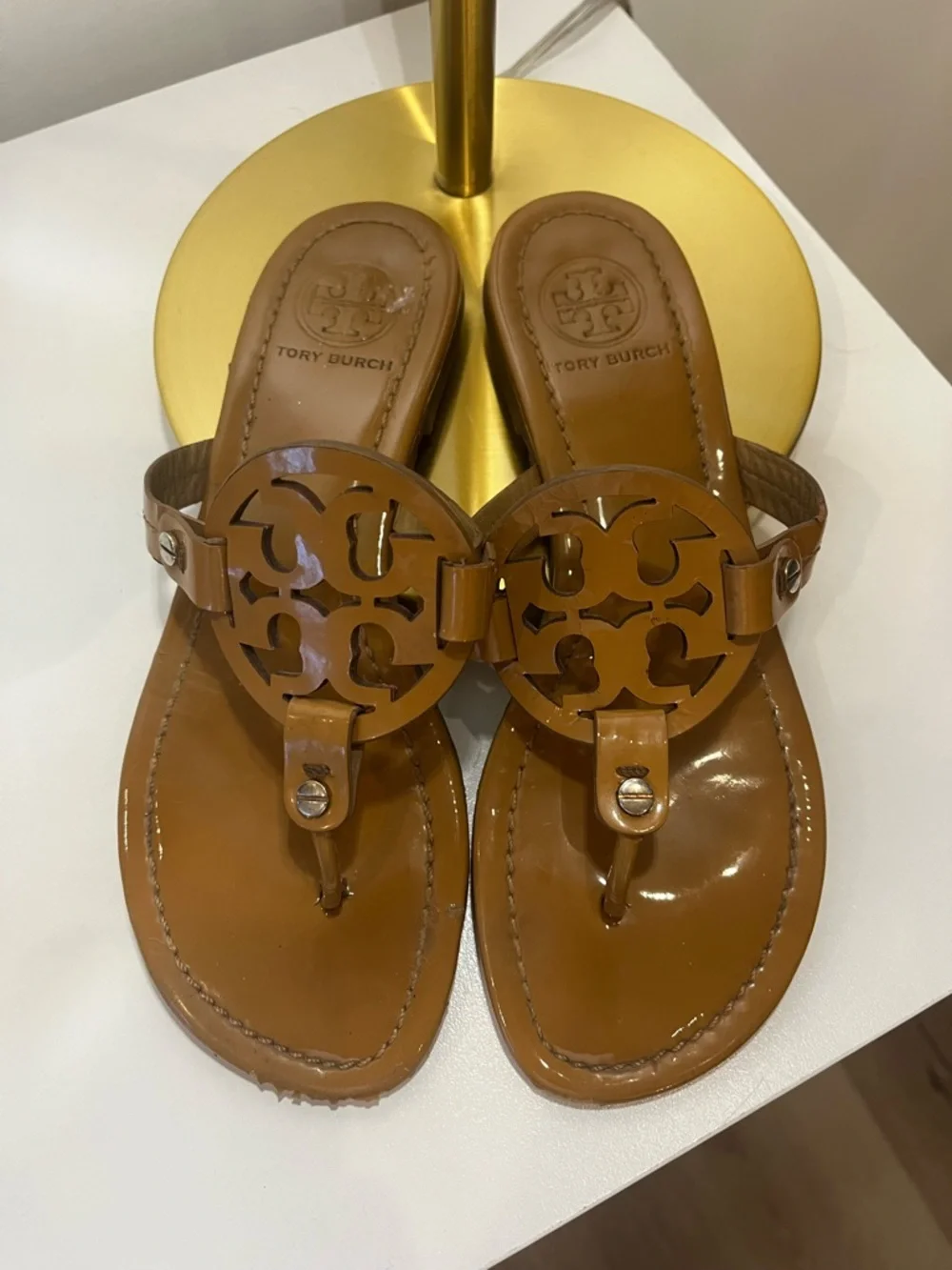 Tory Burch Patent Leather Logo Thong Sandals in Cognac Tan